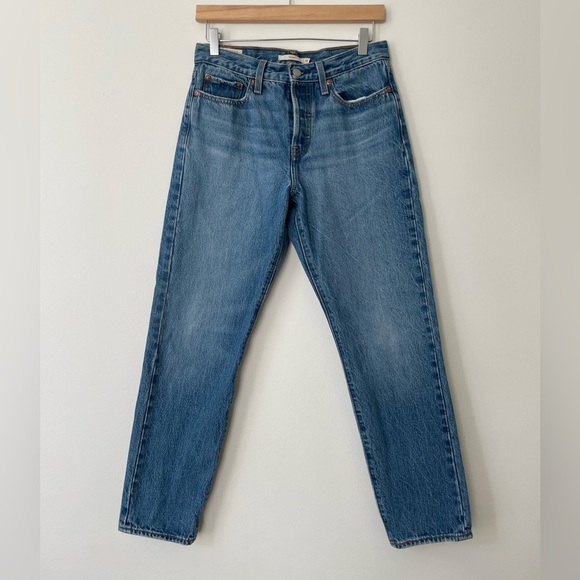 Levi’s Wedgie High Rise Straight Leg Medium Wash Denim Button-fly Size 28 - Picture 3 of 11